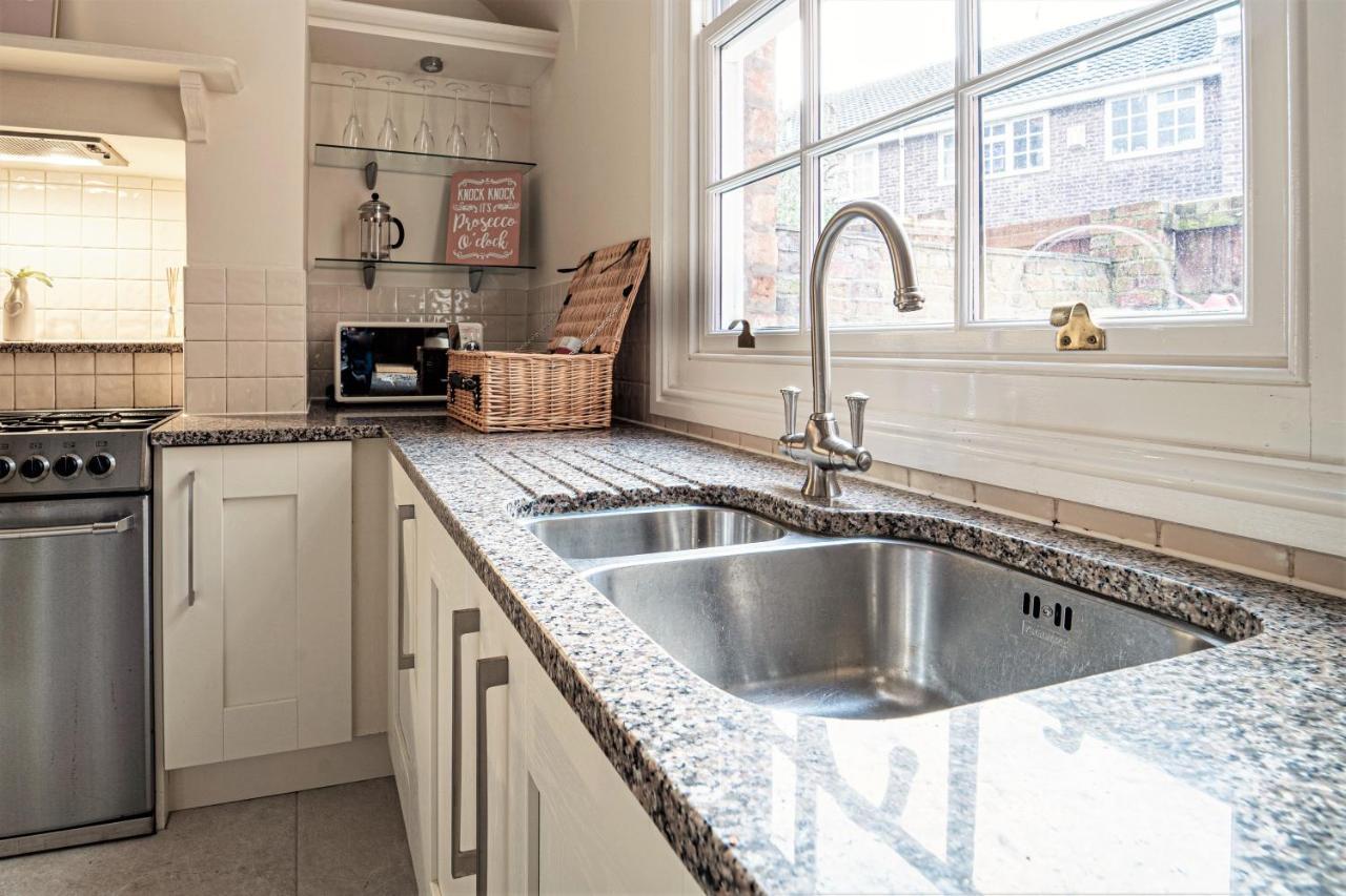 The Cottage In Chester, Sleeps 6 With Free Parking Buitenkant foto