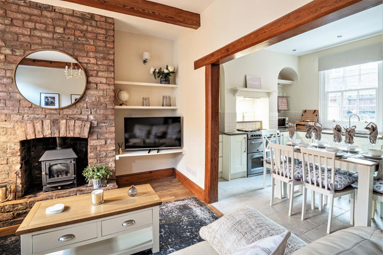 The Cottage In Chester, Sleeps 6 With Free Parking Buitenkant foto