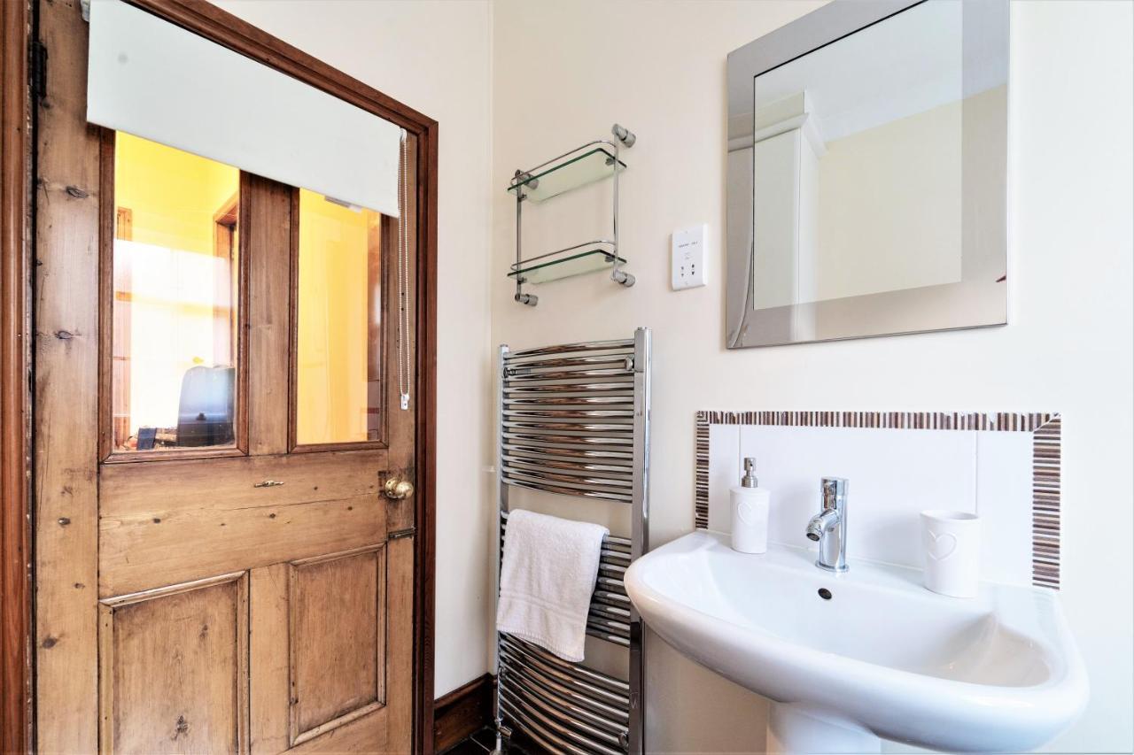 The Cottage In Chester, Sleeps 6 With Free Parking Buitenkant foto